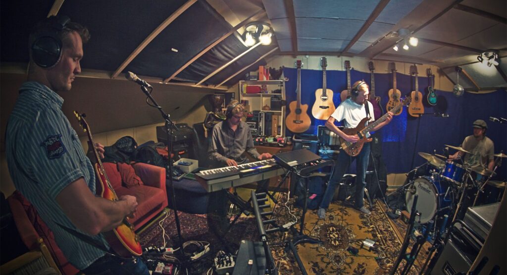 Studiokuva E1768161025377 1024x557